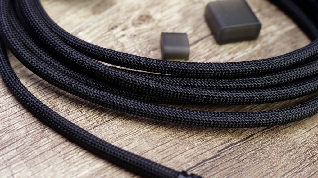razer basilisk v3 pro 35k detail cable 02