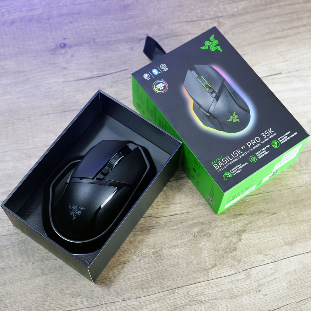 razer basilisk v3 pro 35k unboxing 03