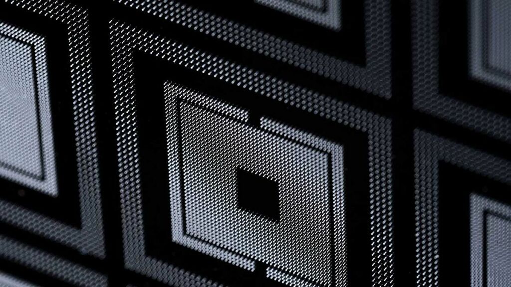 AMD révolutionne les puces avec une nouvelle technologie de substrats en verre 4 substrats en verre csm DHS6241 GlassPanel TGV