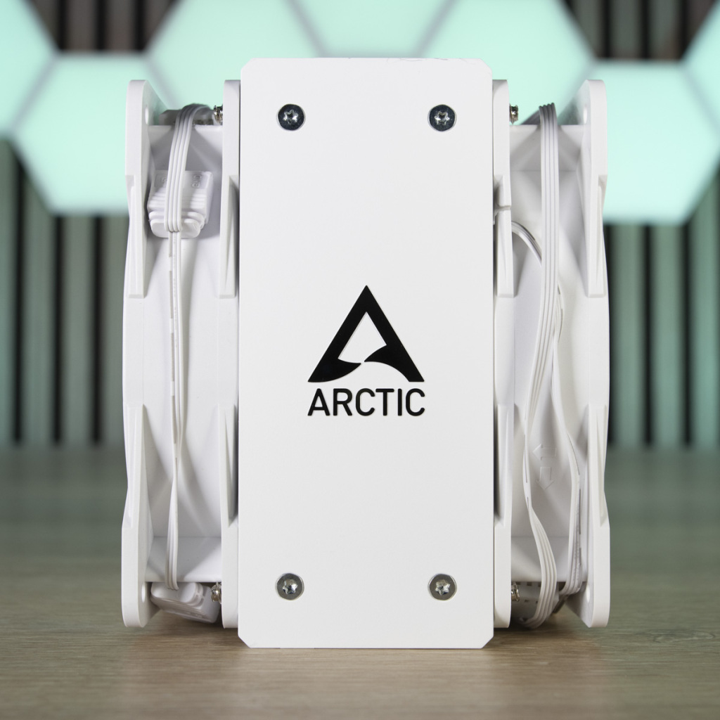 ARCTIC Freezer 36 A RGB dessus