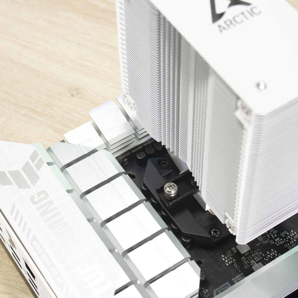 ARCTIC Freezer 36 A RGB fixation arrière ventiard
