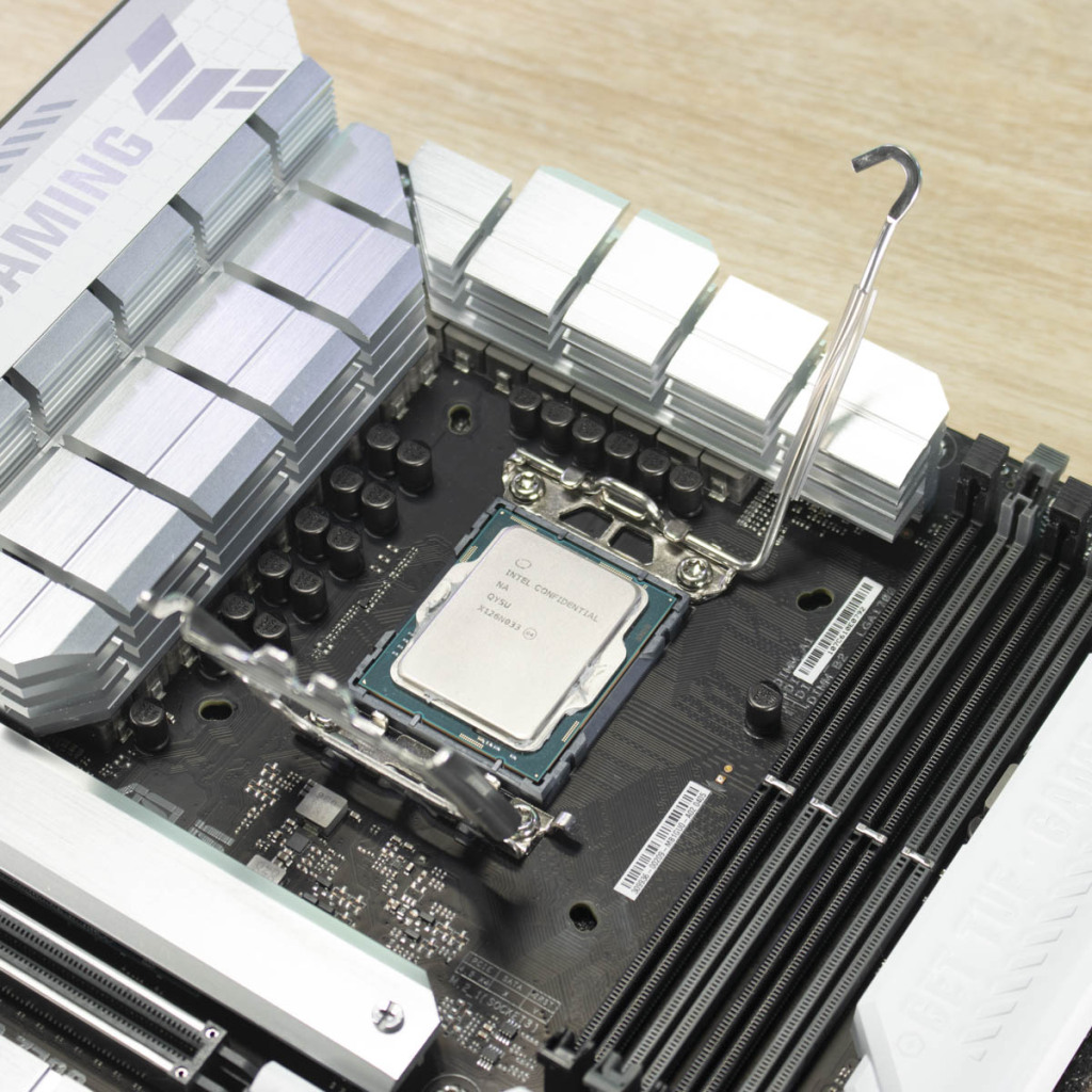ARCTIC Freezer 36 A RGB montage 1