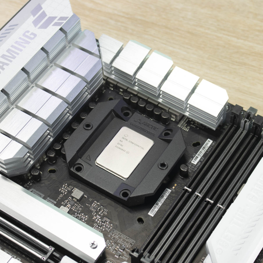 ARCTIC Freezer 36 A RGB montage 3