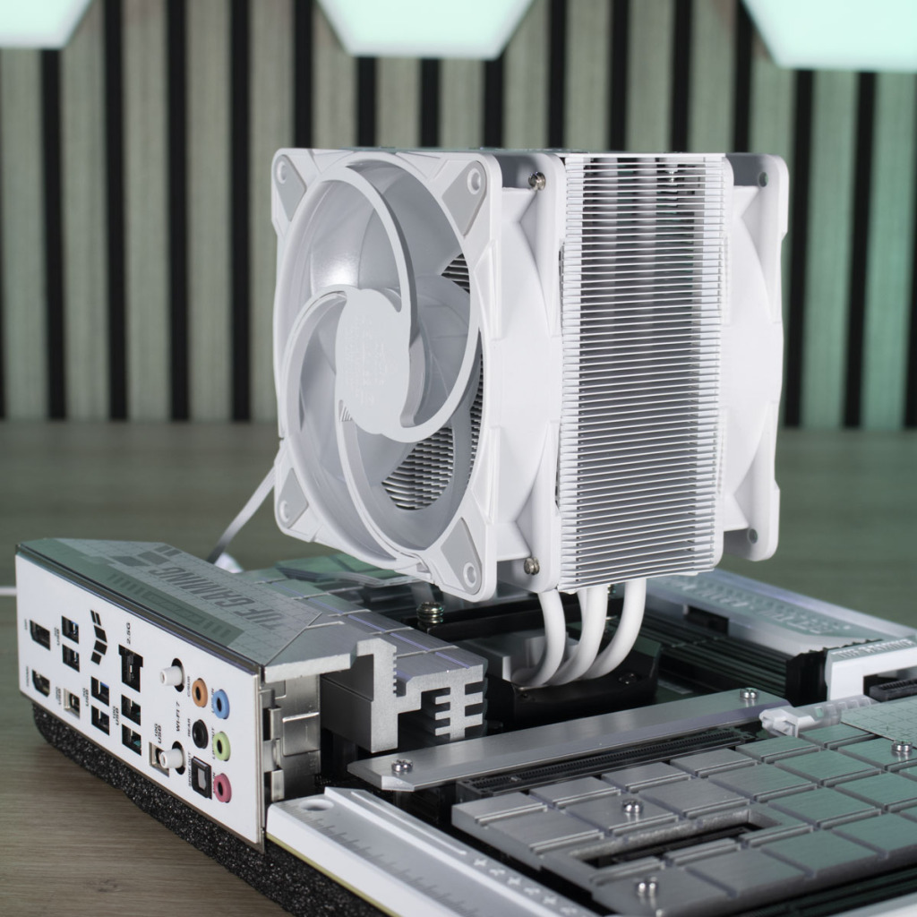 ARCTIC Freezer 36 A RGB rendu final 2