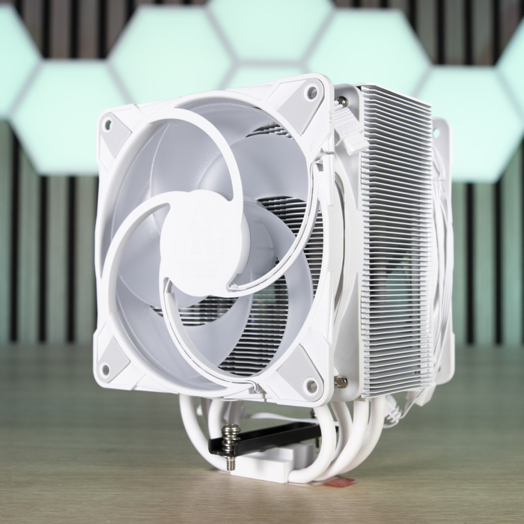ARCTIC Freezer 36 A RGB trois quarts arrière