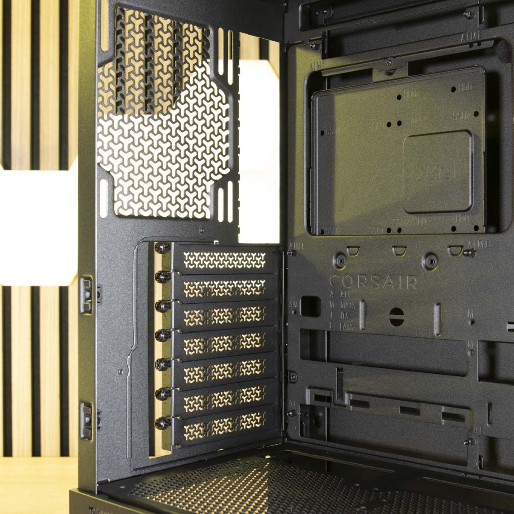 CORSAIR FRAME 4000D paroi arrière intérieur