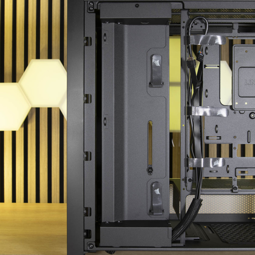 CORSAIR FRAME 4000D paroi passe câbles