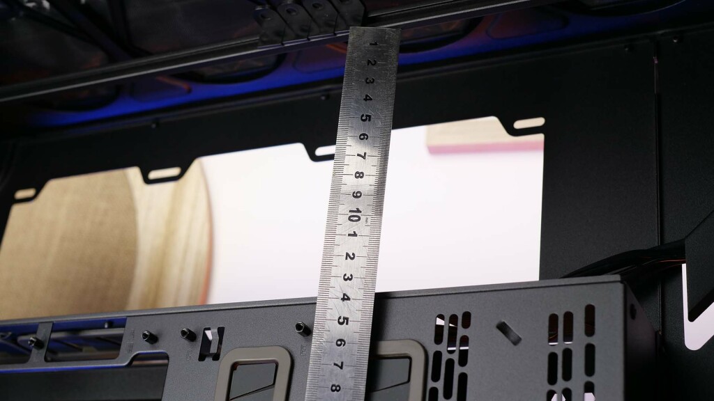 Corsair 9000D Airflow clearance. 02