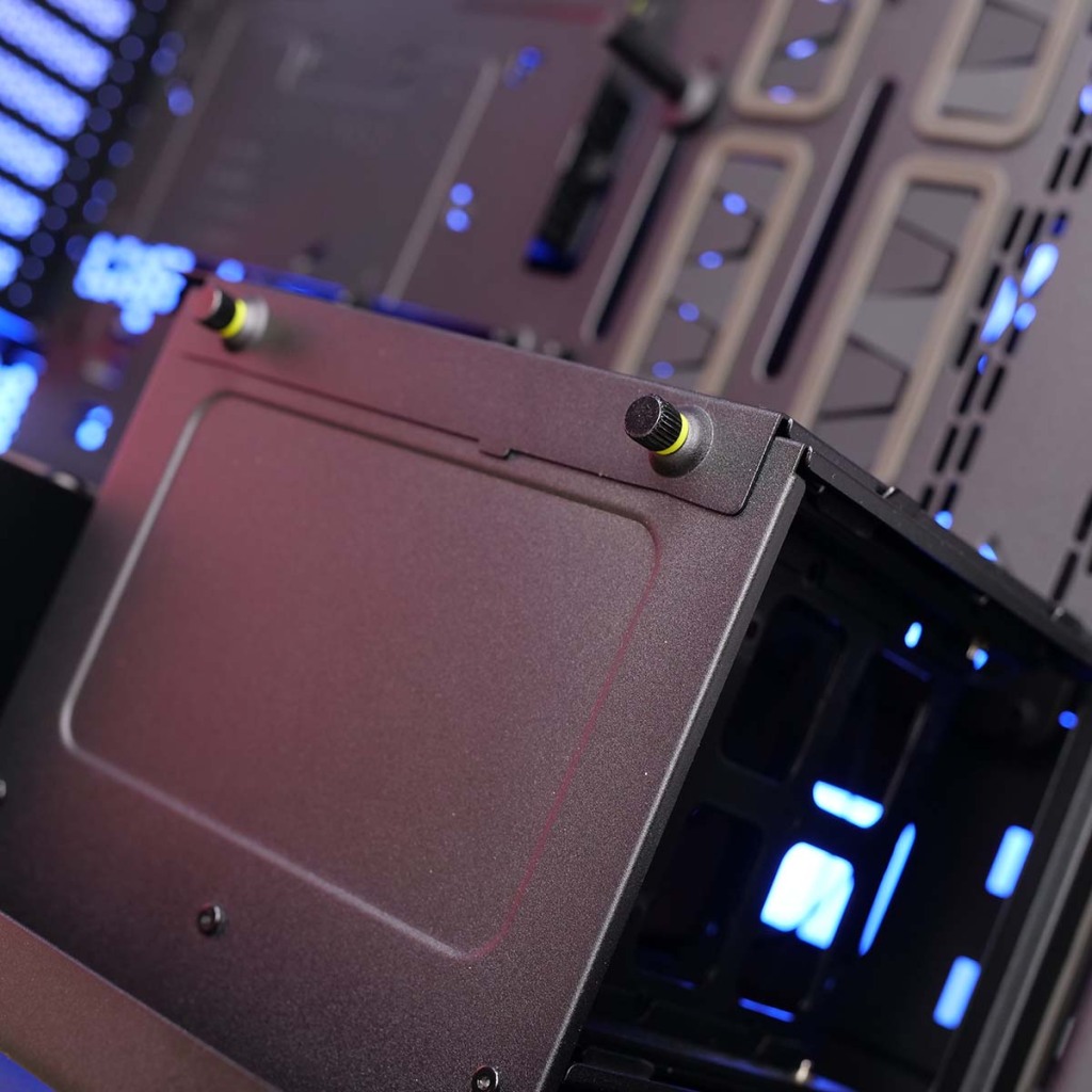 Corsair 9000D Airflow int hdd 01