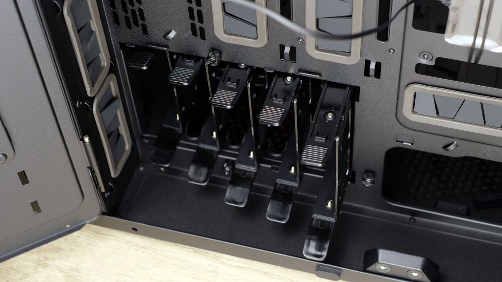 Corsair 9000D Airflow support hdd 3.5 pouces