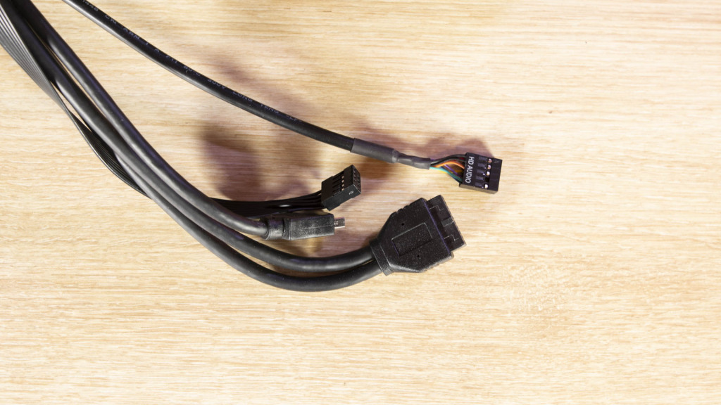 MSI MEG Maestro 700L PZ branchements