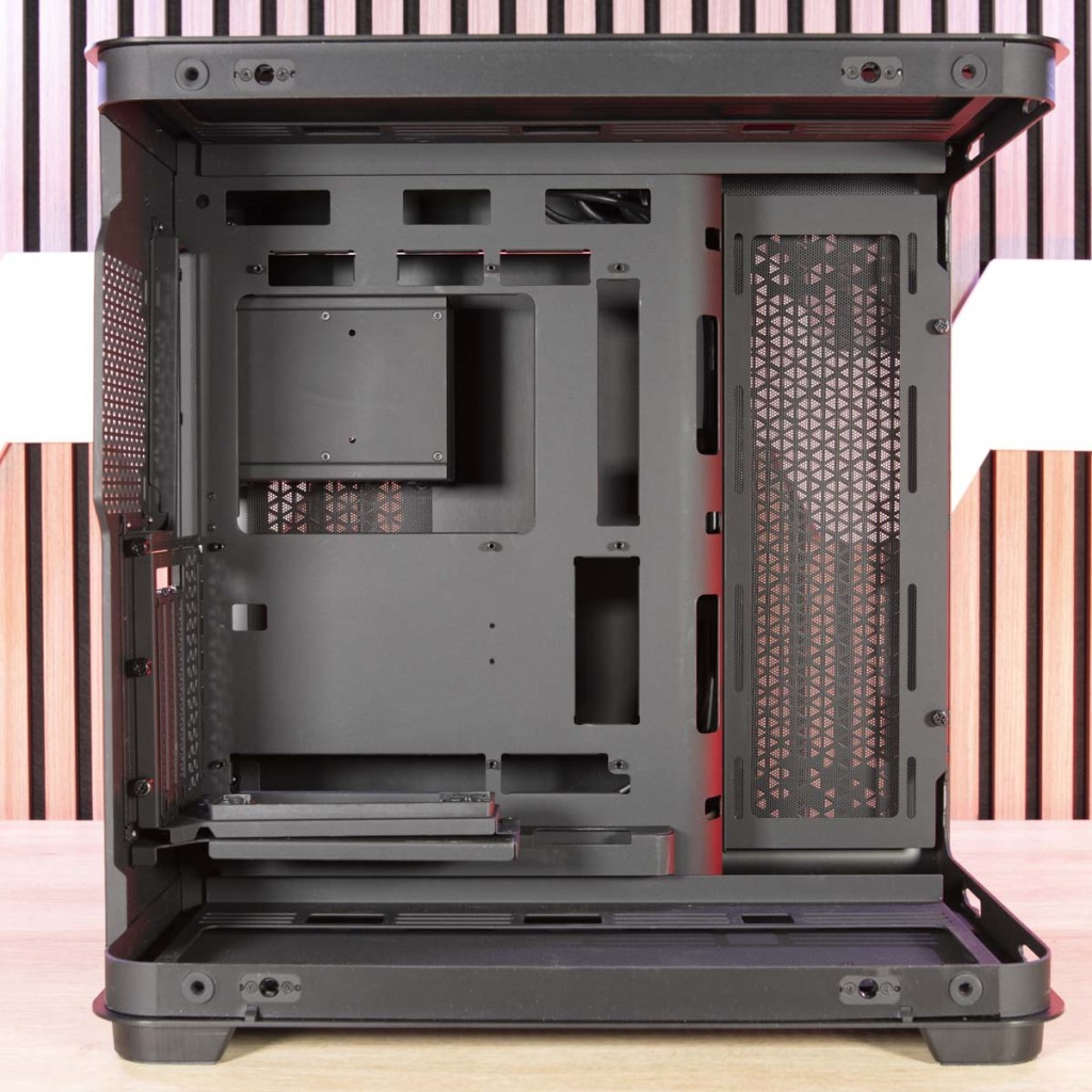 MSI MEG Maestro 700L PZ chambre principale