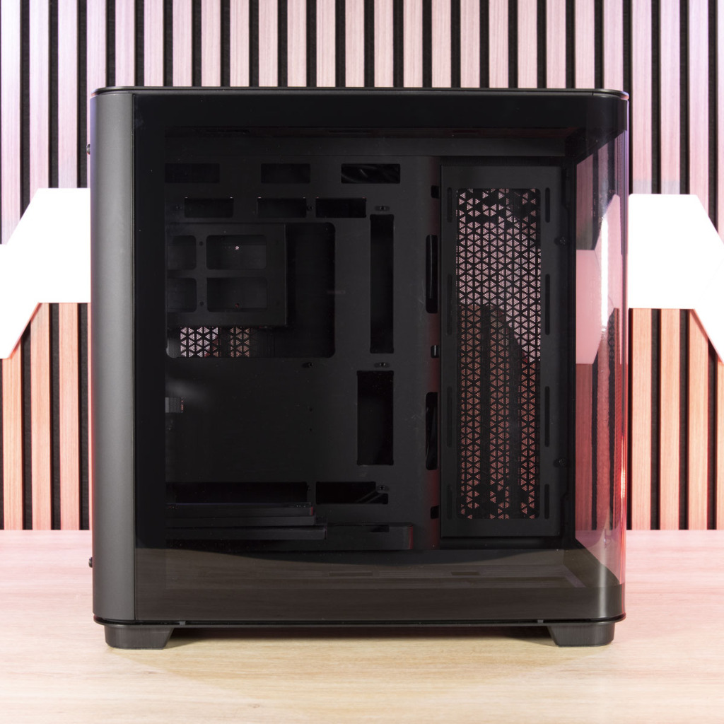 MSI MEG Maestro 700L PZ côté gauche