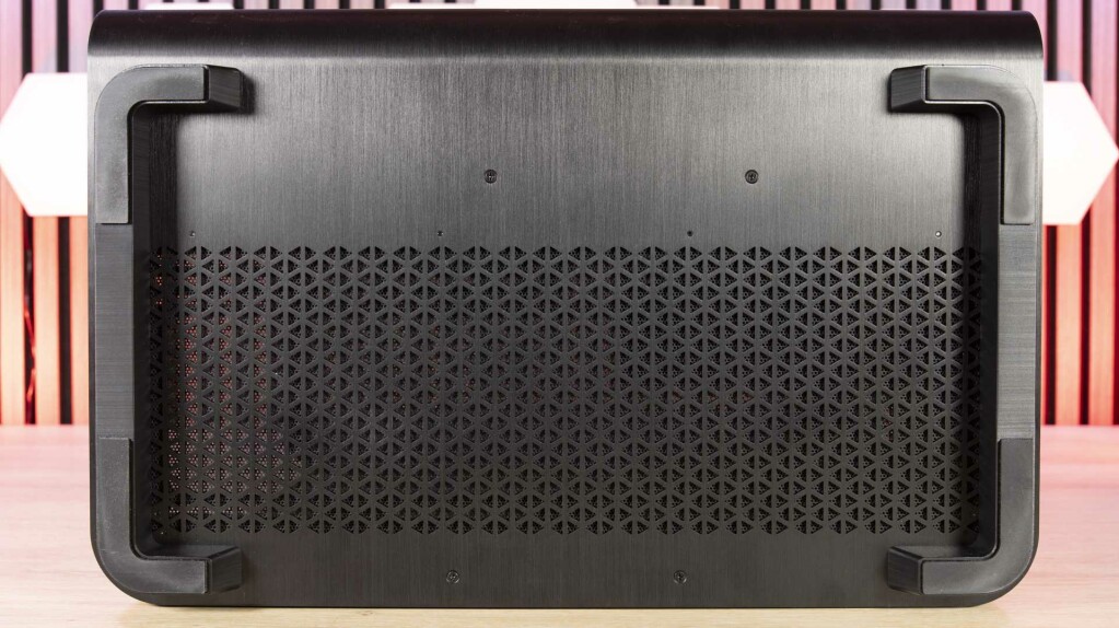 MSI MEG Maestro 700L PZ dessous