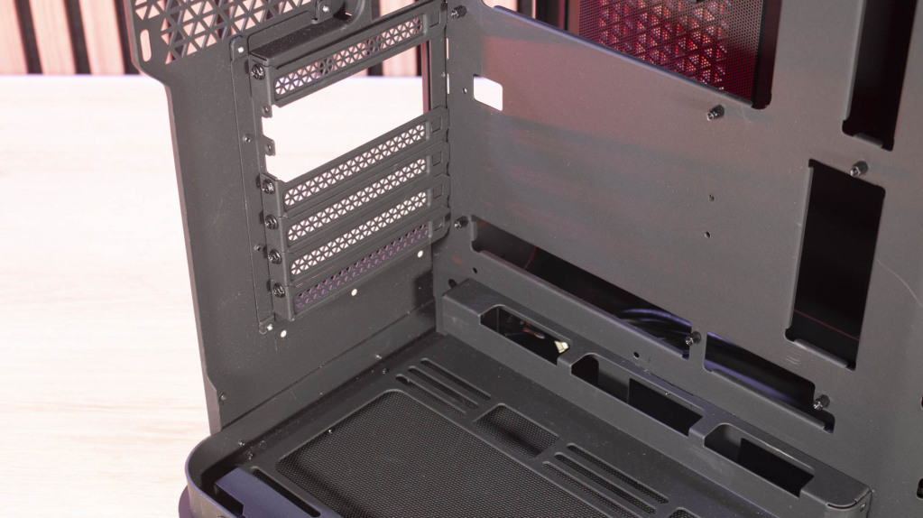 MSI MEG Maestro 700L PZ emplacementGPU horizontal