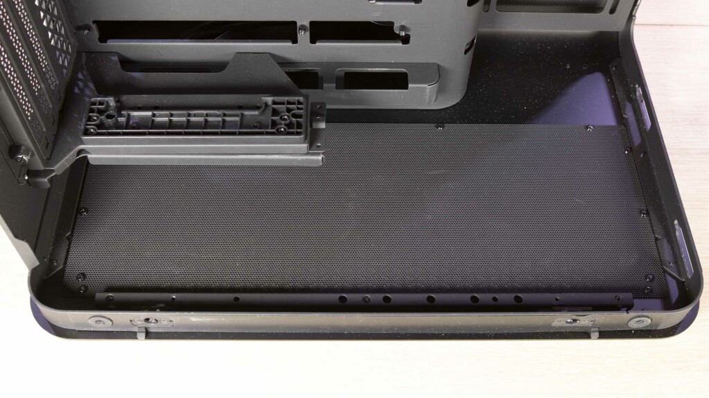 MSI MEG Maestro 700L PZ filtre bas