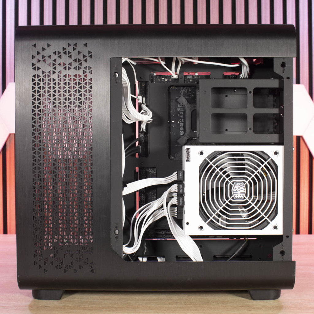 MSI MEG Maestro 700L PZ montage chambre secondaire