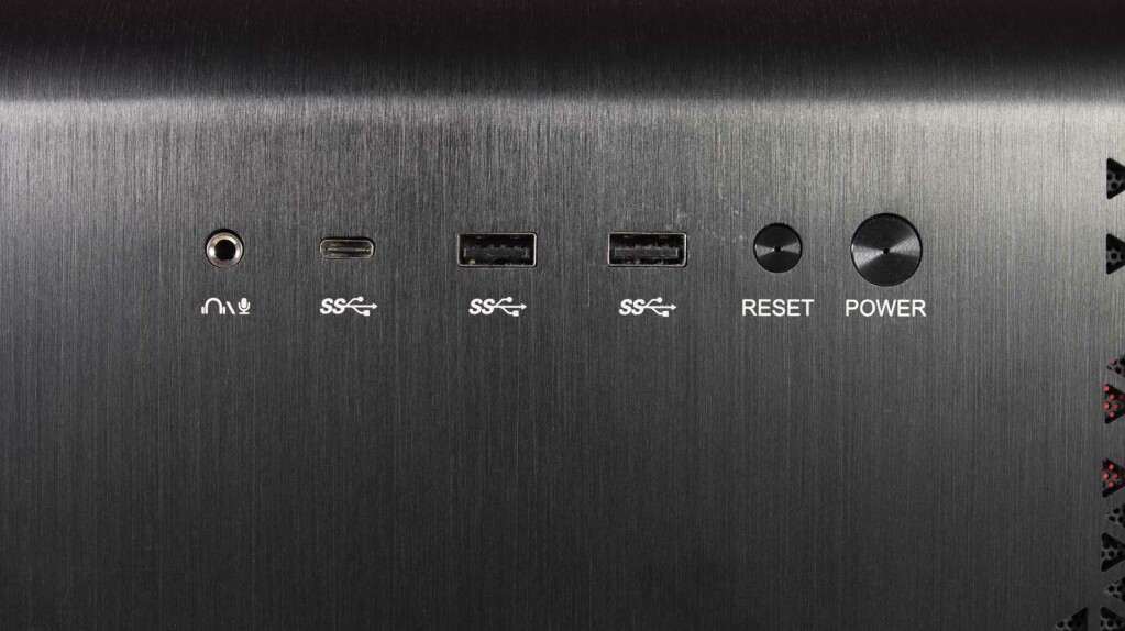 MSI MEG Maestro 700L PZ panneau ES