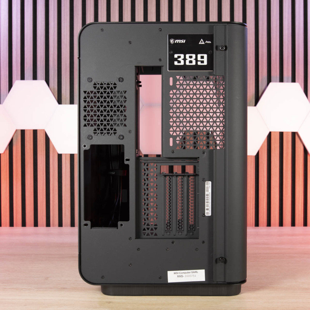 MSI MEG Maestro 700L PZ paroi arrière