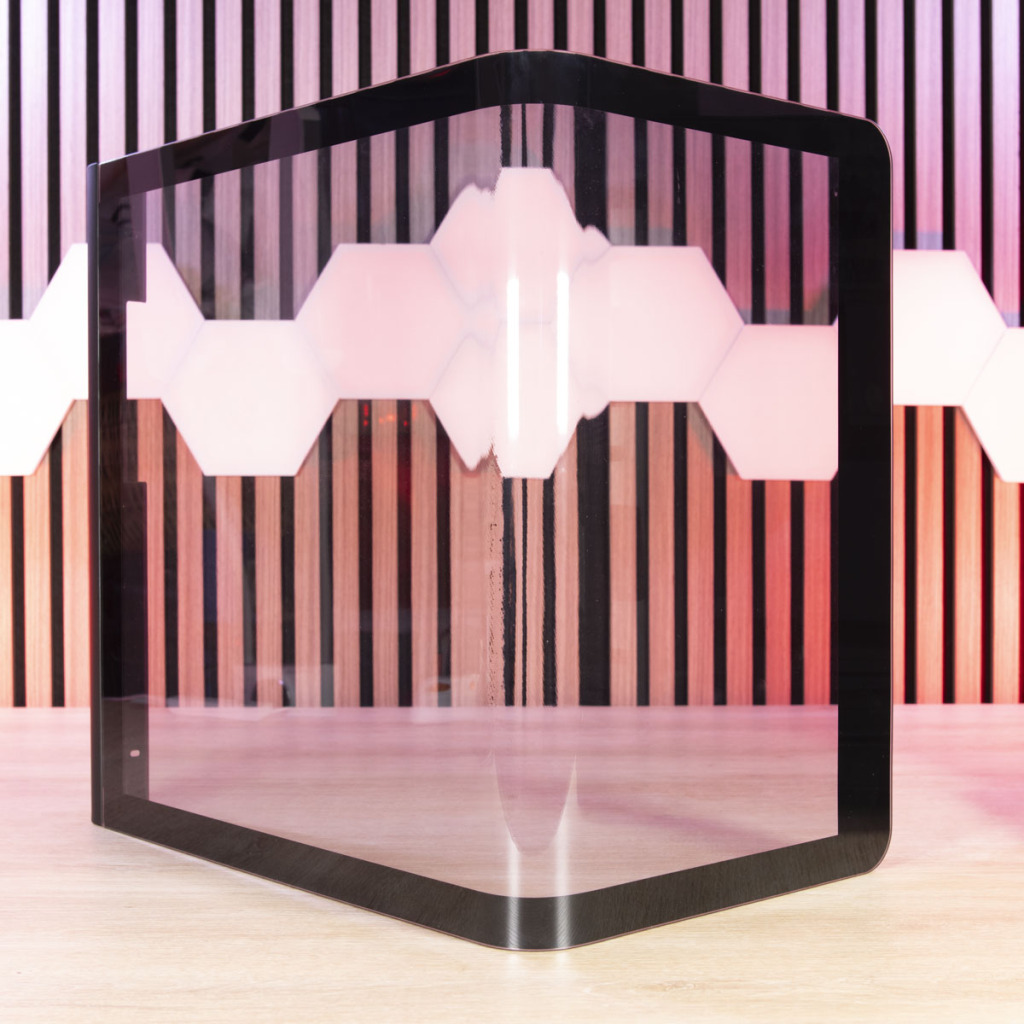 MSI MEG Maestro 700L PZ paroi latérale gau che amovible