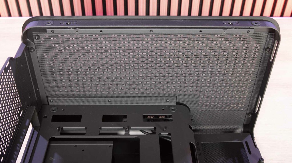 MSI MEG Maestro 700L PZ support 3 amovible