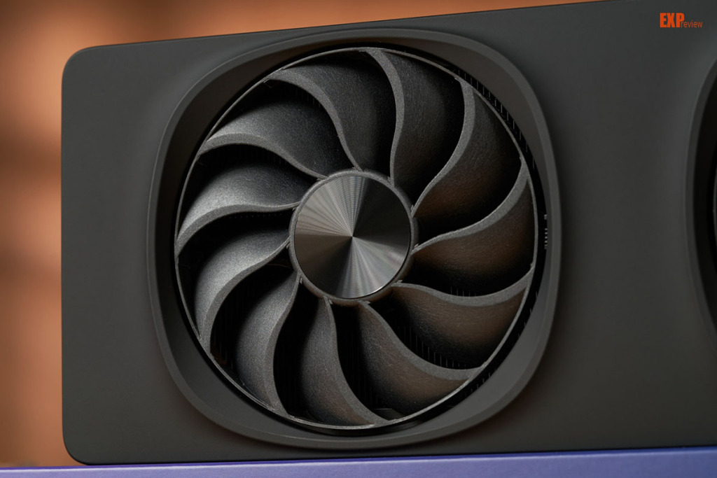 Intel Arc B580 Limited Edition : Premières impressions sur la nouvelle carte graphique Xe2 Battlemage 8 intel arc b580 07