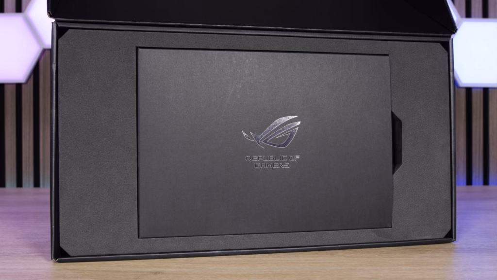 ASUS ROG Astral RTX 5080 OC boite accessoires