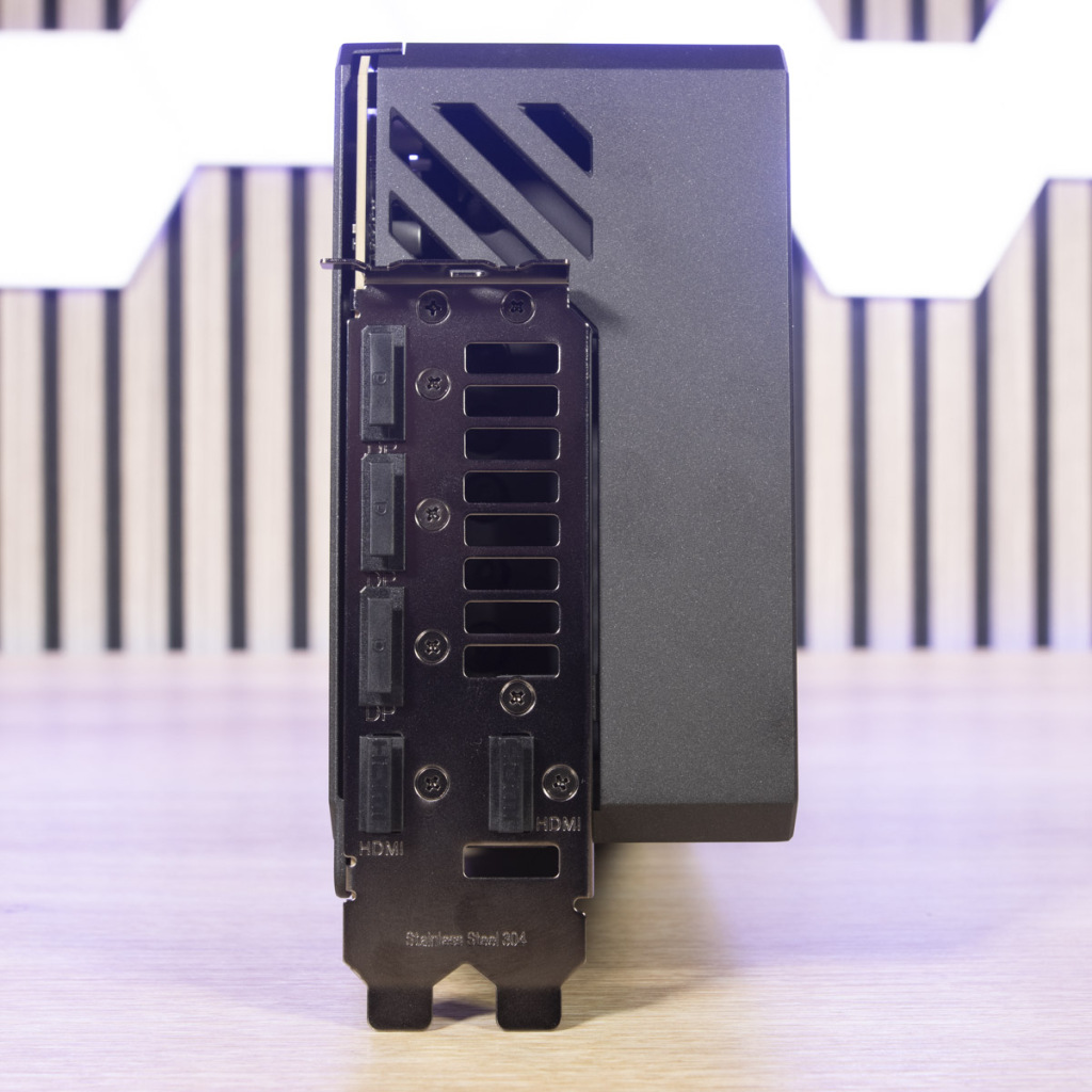 ASUS ROG Astral RTX 5080 OC épaisseur
