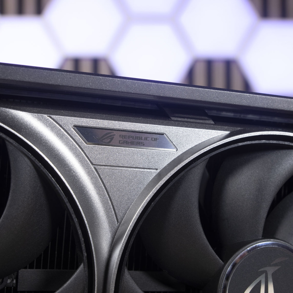 ASUS ROG Astral RTX 5080 OC logo face