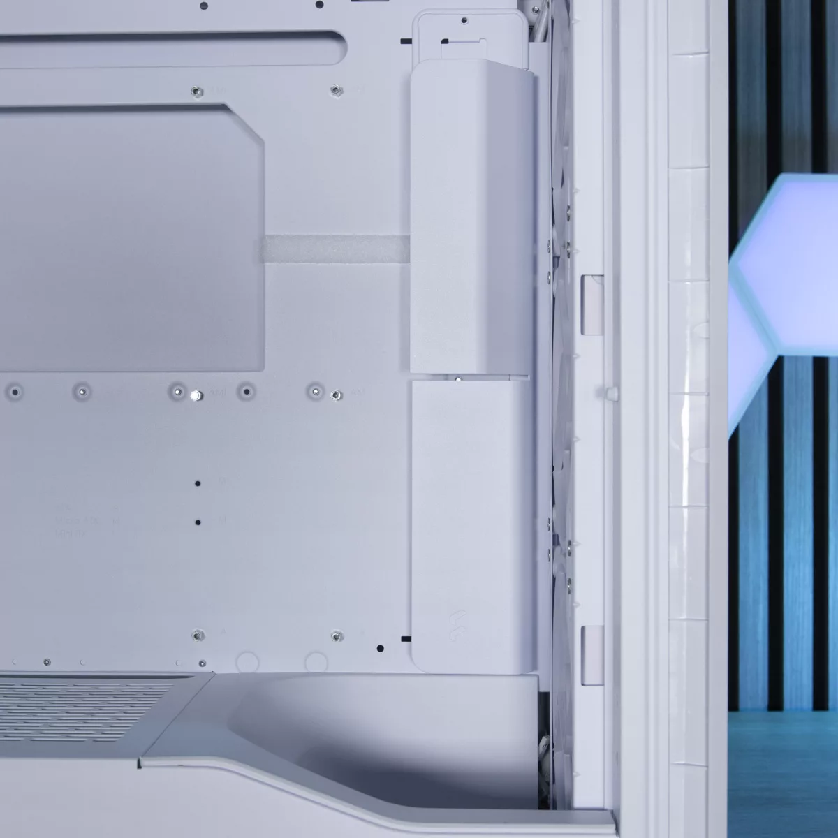 Fractal Meshify 3 barre gestion câbles droite