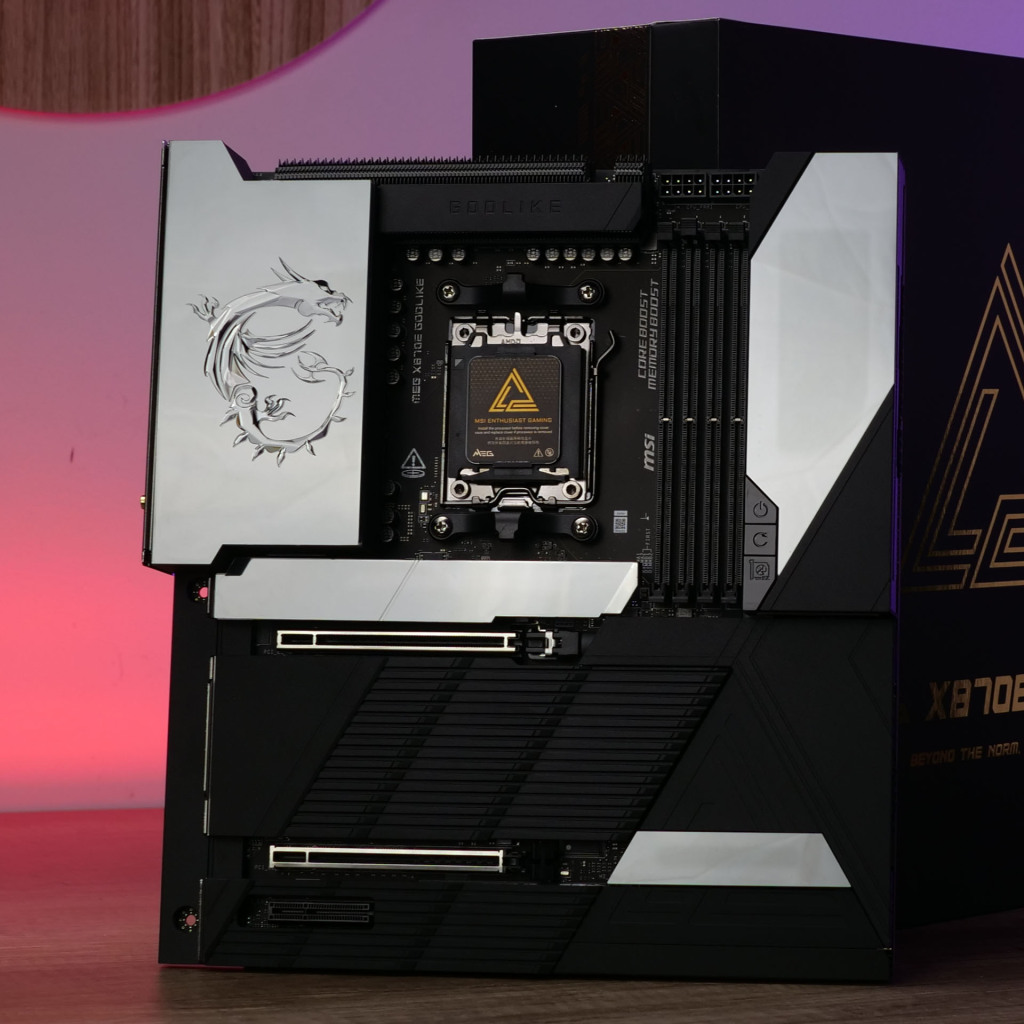 MSI MEG X870E GODLIKE look 01