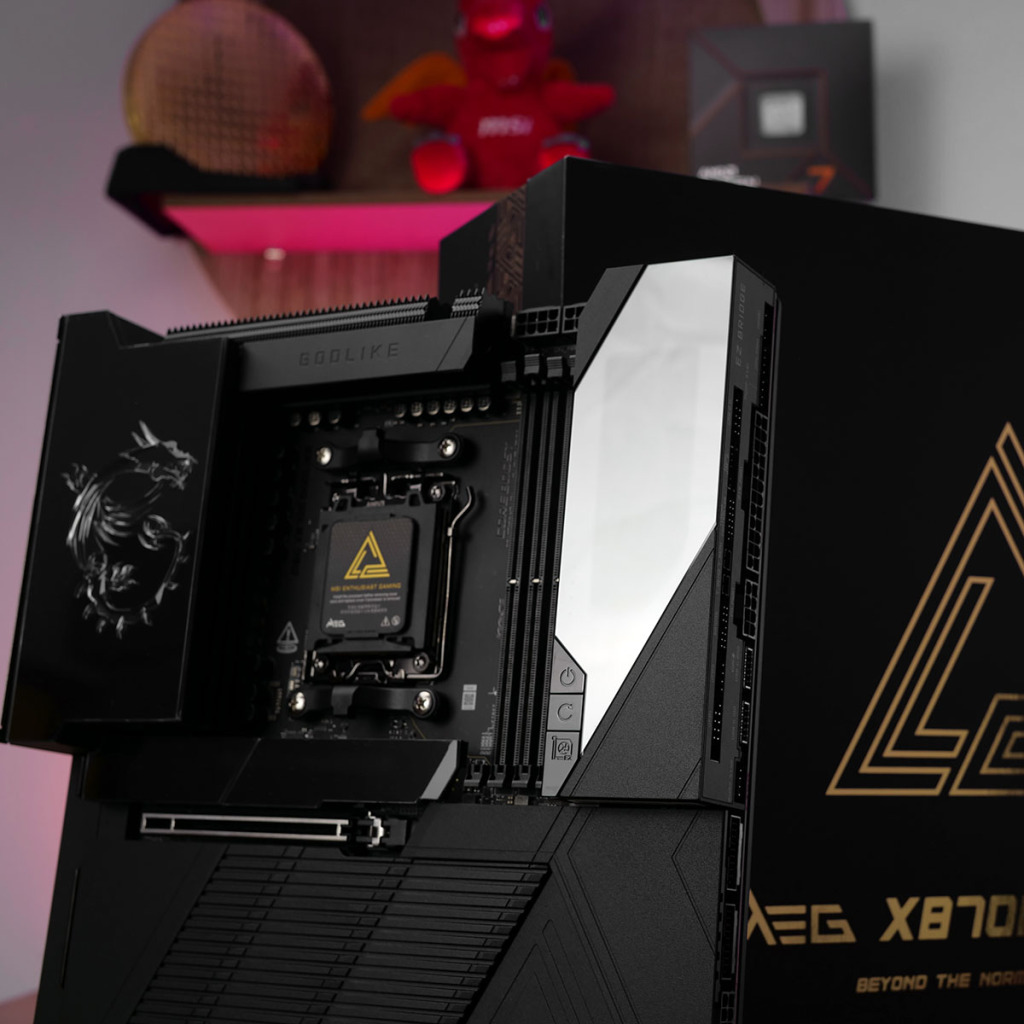 MSI MEG X870E GODLIKE look 03
