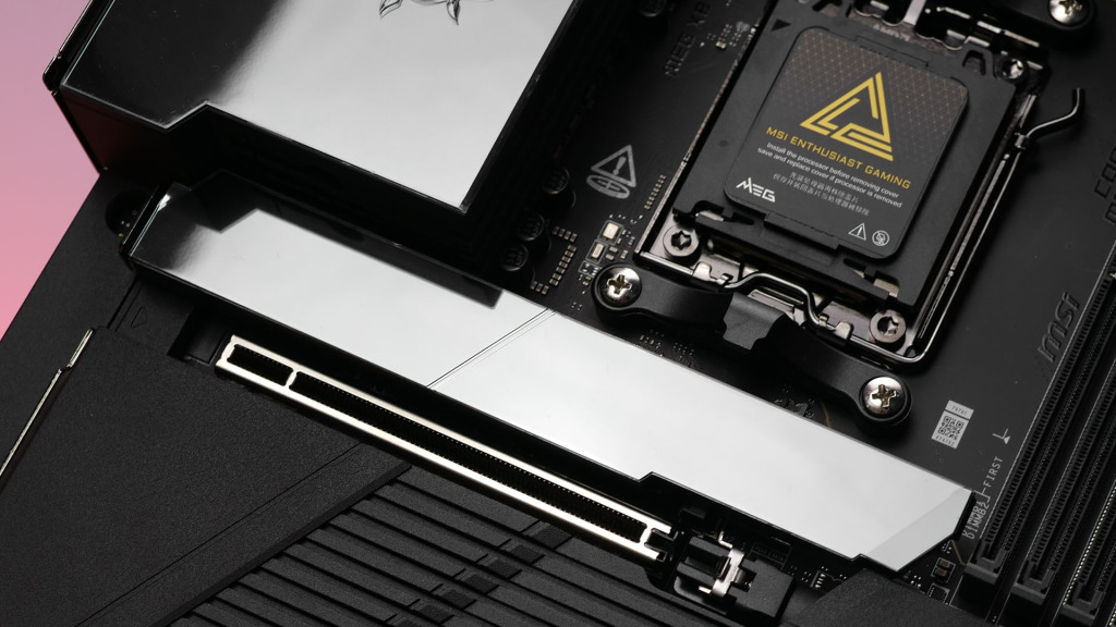 MSI MEG X870E GODLIKE look 07