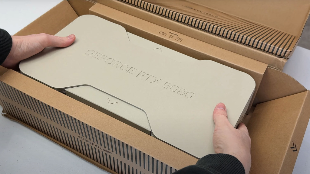 Review de la GeForce RTX 5080 FE : une carte en demi-teinte ? 3 RTX 5080 Fe unboxing 01