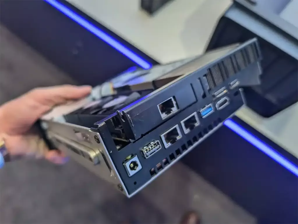 Minisforum N5 Pro, premier NAS de la marque spécialisée dans les mini-PC 3 nas mInisforum n5 pro connectique