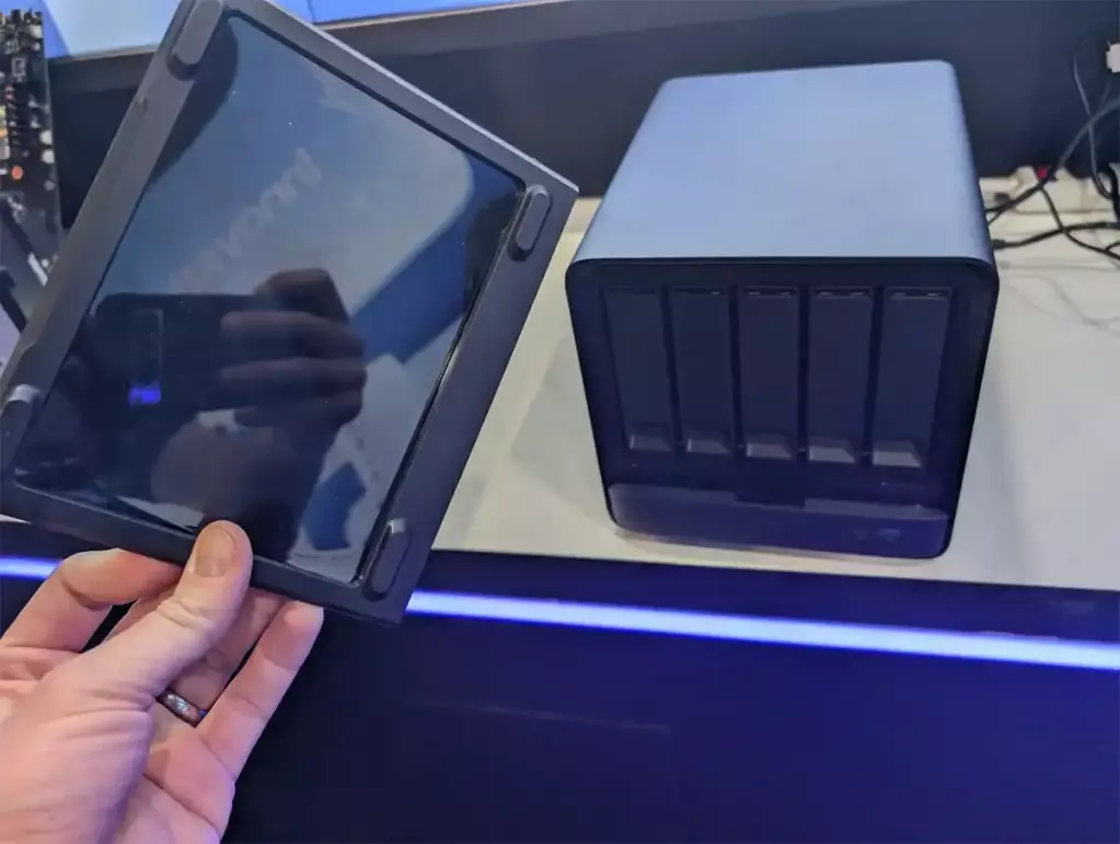 Minisforum N5 Pro, premier NAS de la marque spécialisée dans les mini-PC 2 nas mInisforum n5 pro facade