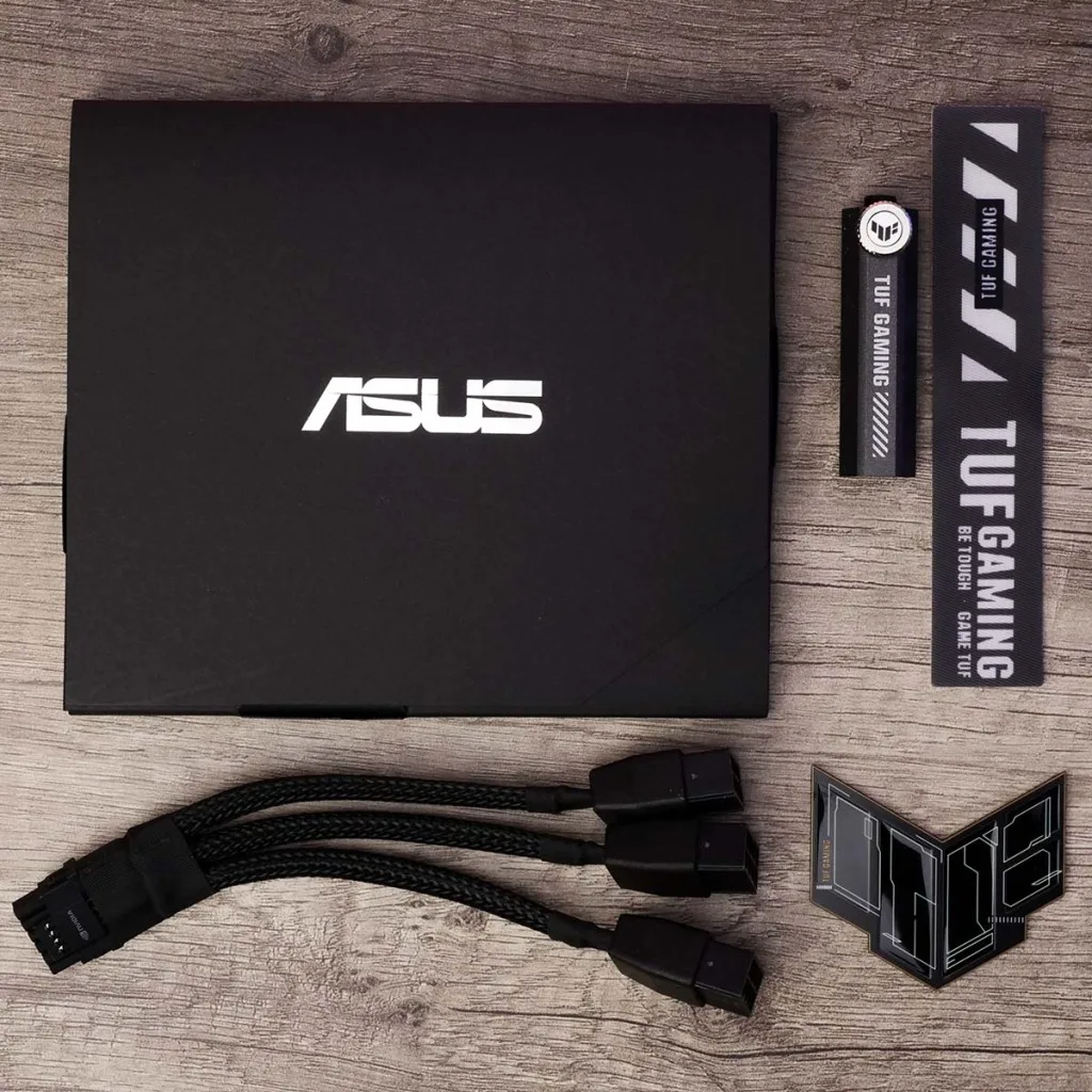 Asus TUF Gaming GeForce RTX 5080 OC unboxing bundle