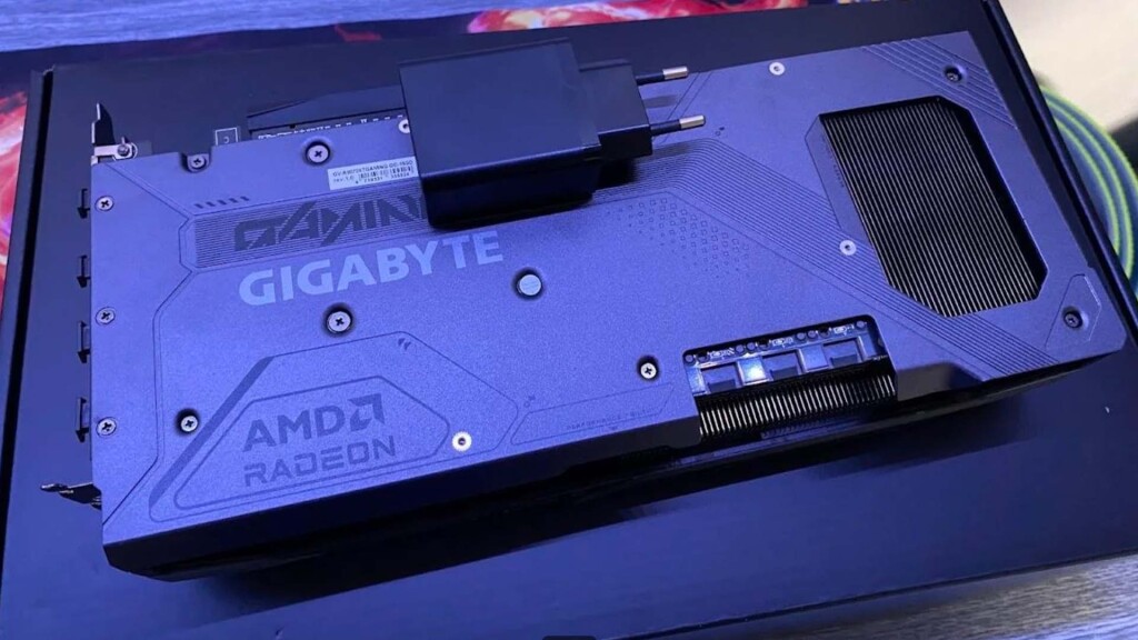 Une Gigabyte RX 9070 XT en vente avant sa sortie officielle 5 Radeon RX 9070 XT backplate