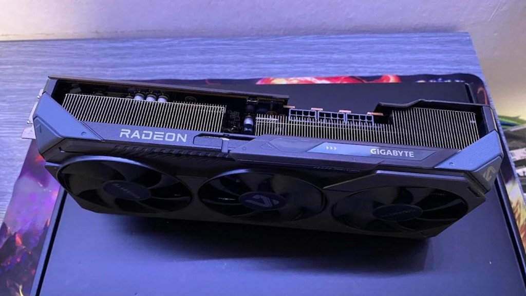 Une Gigabyte RX 9070 XT en vente avant sa sortie officielle 3 Radeon RX 9070 XT broches