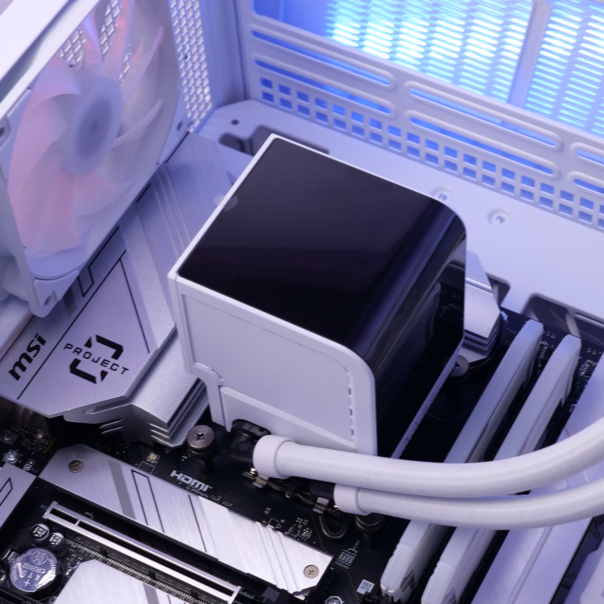 Tryx panorama 360 lcd curve 01