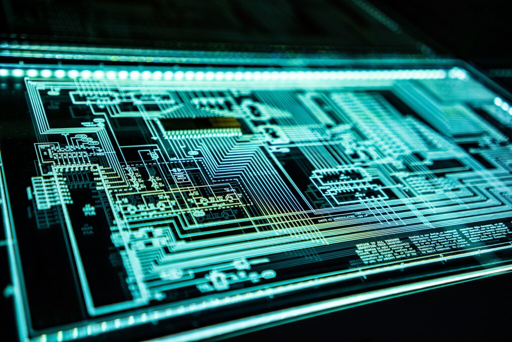 Le SSD, un pilier incontournable pour les infrastructures IA et Big Data – Interview avec Kingston 3 adi goldstein EUsVwEOsblE unsplash