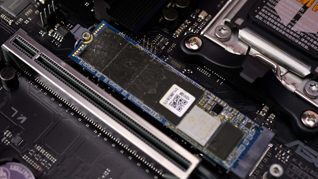 asus tuf gaming b850 plus wifi M.2 Q Latch