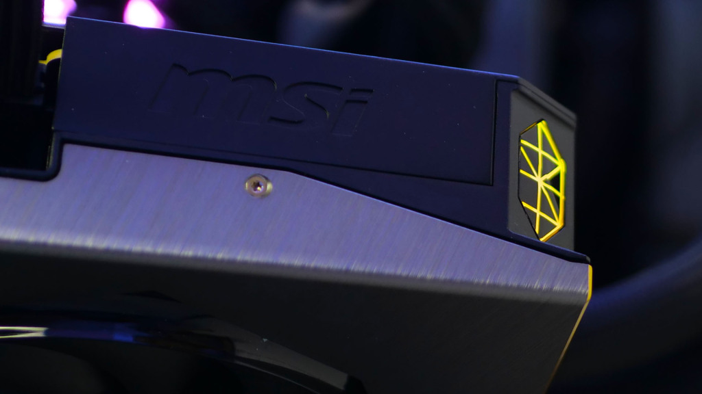 msi geforce rtx 5090 32g suprim liquid soc rgb demo 01