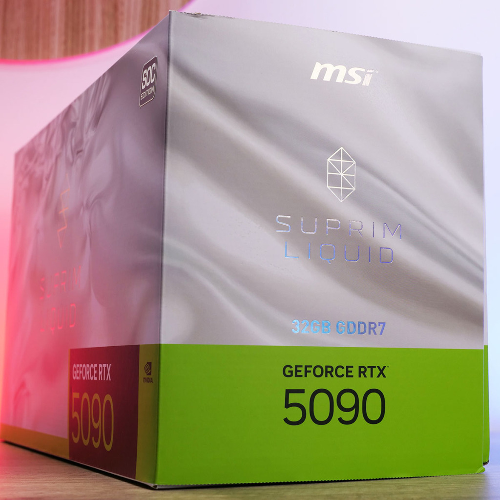 msi geforce rtx 5090 32g suprim liquid soc unboxing 03