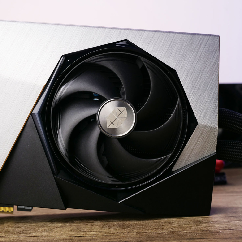 msi geforce rtx 5090 32g suprim liquid soc vrms fan