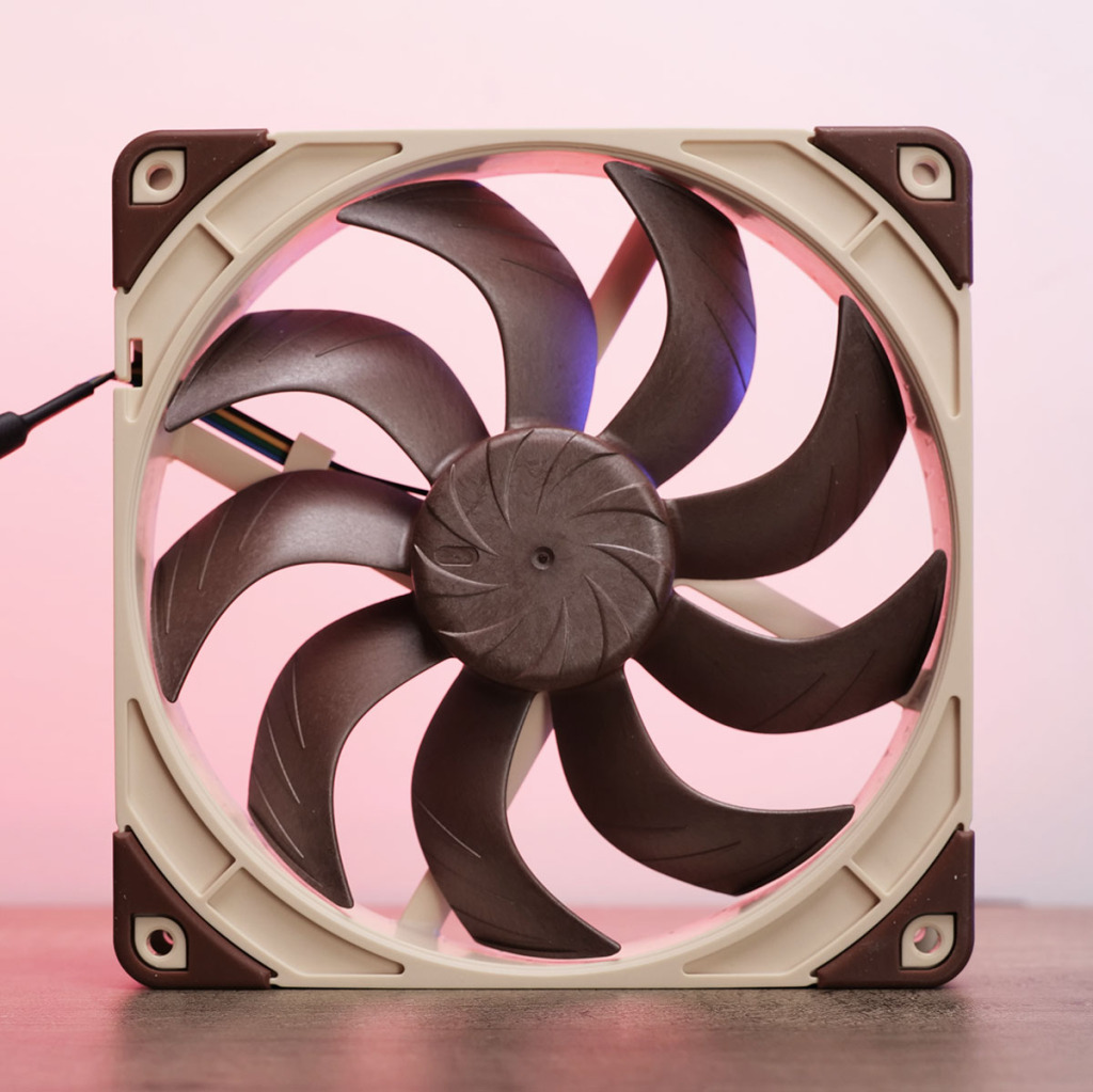 Antec Flux Pro Noctua Edition : Un flux d’air maîtrisé et des décibels au tapis 7 noctua nf a14x25 g2 pwm 01
