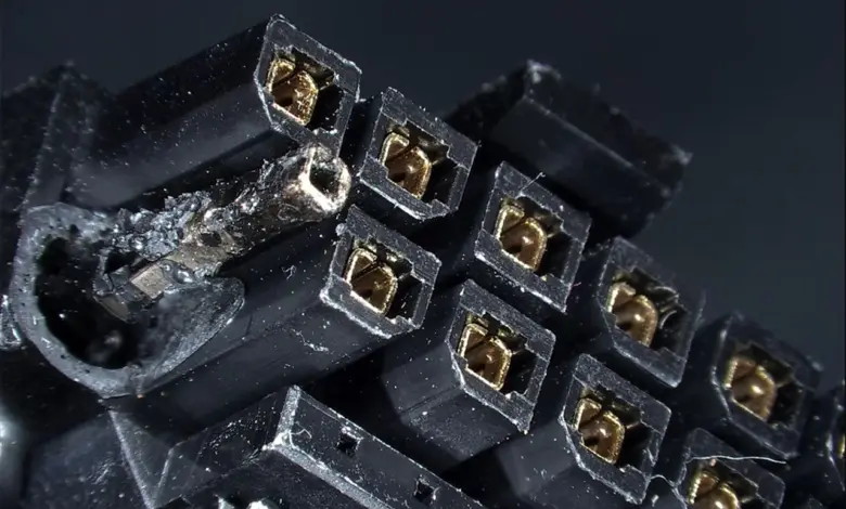 RTX 5090 connecteur 12VHPWR: quatre câbles brûlés signalés en 48 heures 1 12VHPWR burned connector 5090