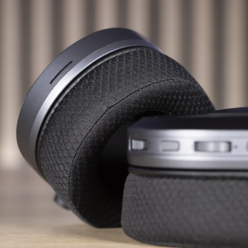 ASUS ROG PELTA coutures