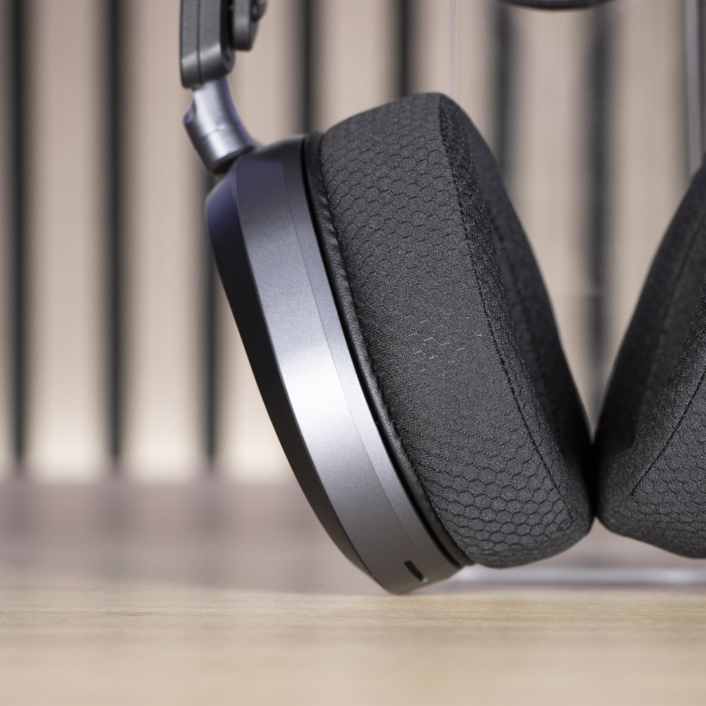 ASUS ROG PELTA rotation 1