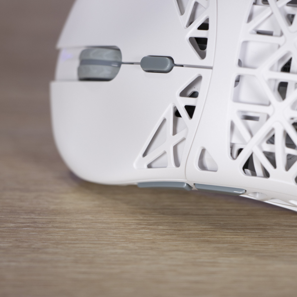 ENDORFY LIV Plus Wireless Onyx White ouvertures bouton principal
